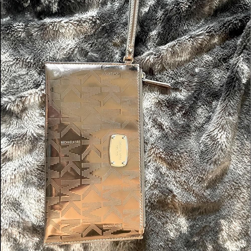 Slim Michael Kors patent leather silver wristlet